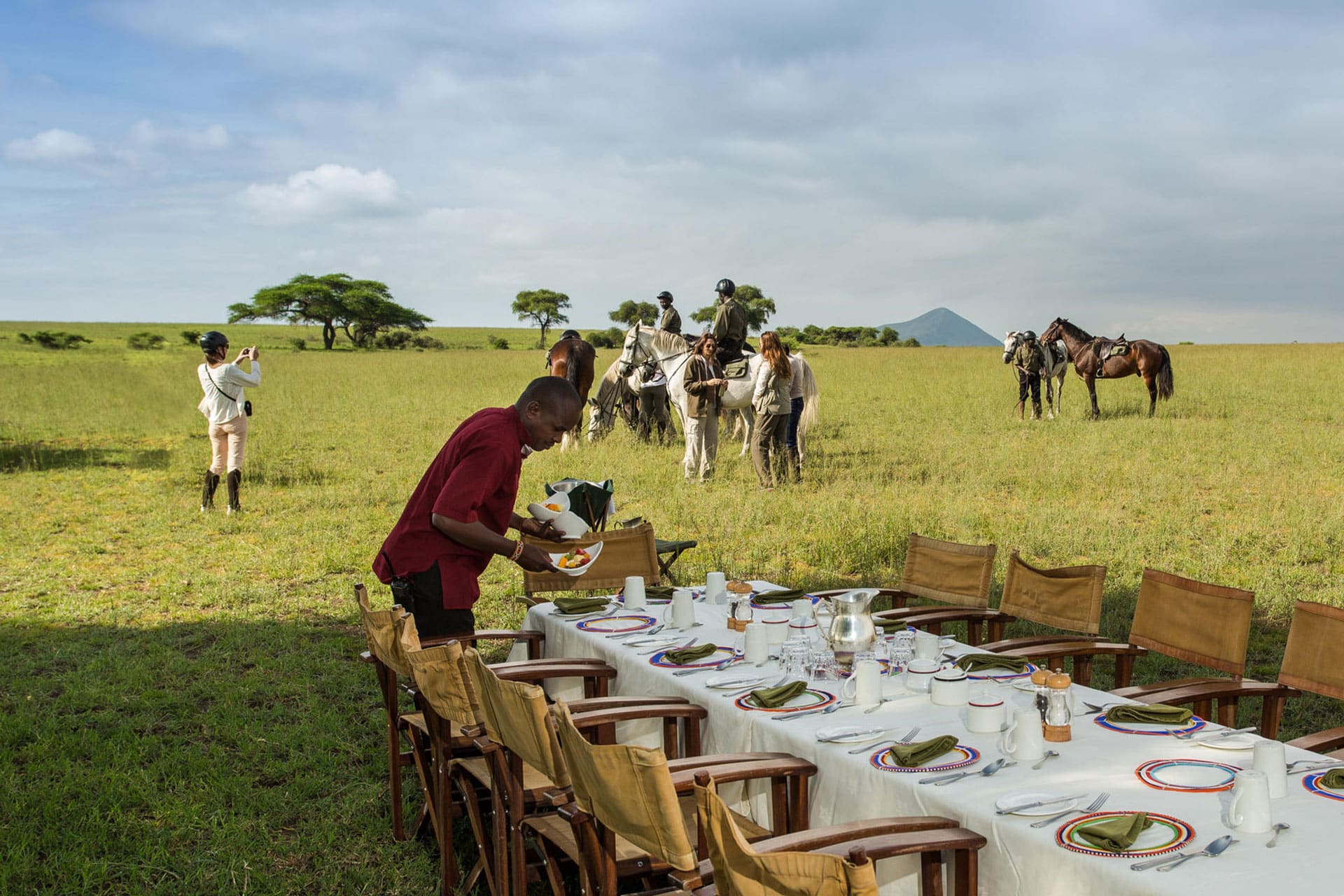 A bush breakfast laid out during a horseback safari at ol Donyo Lodge – a top choice for a slow safari in East Africa.